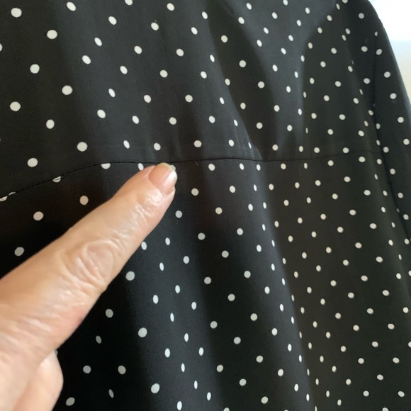 Plus size - Selling a black and white polka dot pull over top - excellent! - Picture 6 of 11